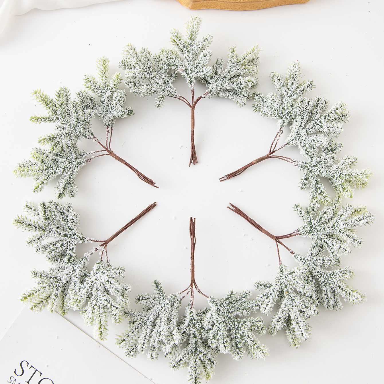 Christmas Wreath Fake - 6PCS Artificial Plant Green Leaves Cactus